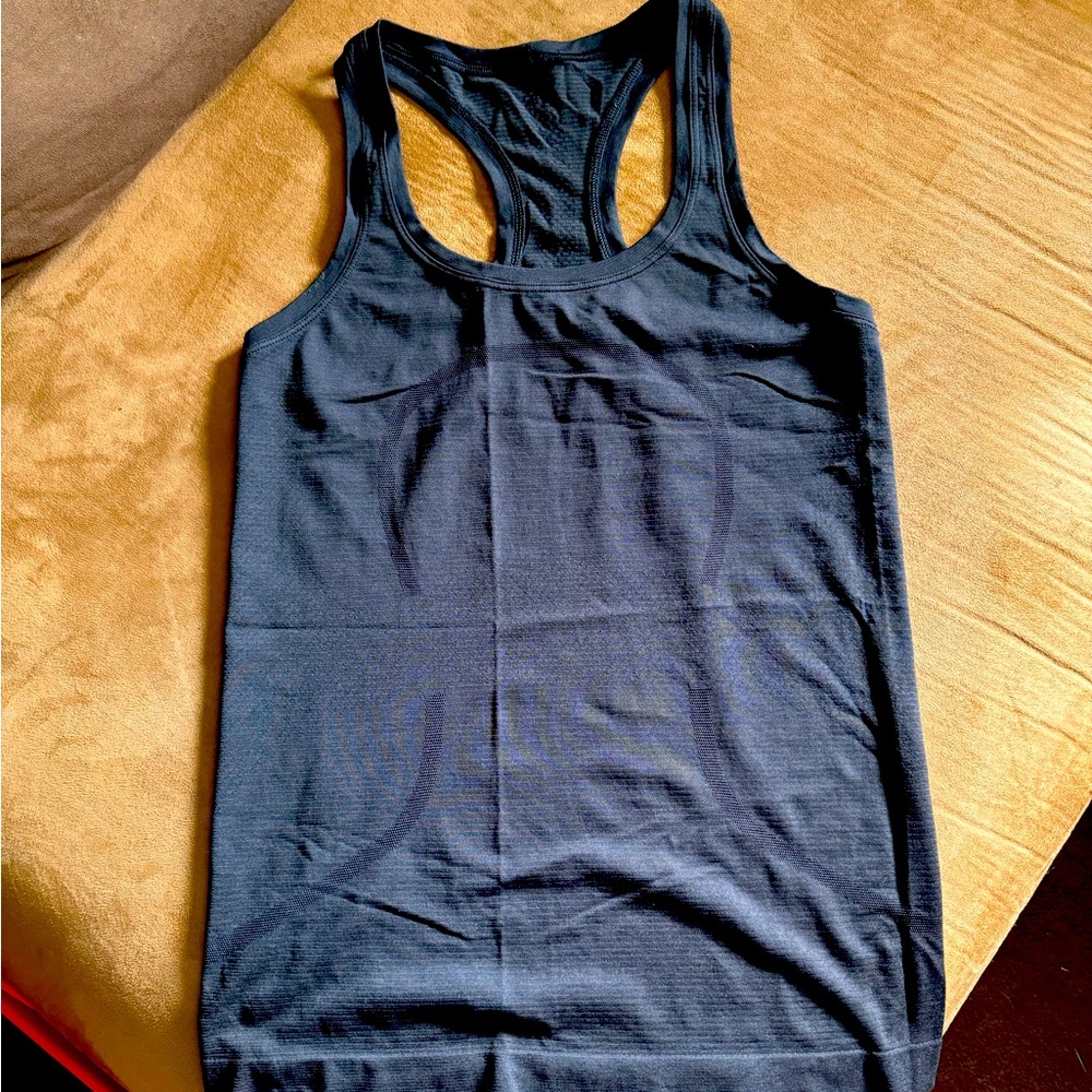 Swiftly Tech Hip Length Size 6 Lululemon - image 1